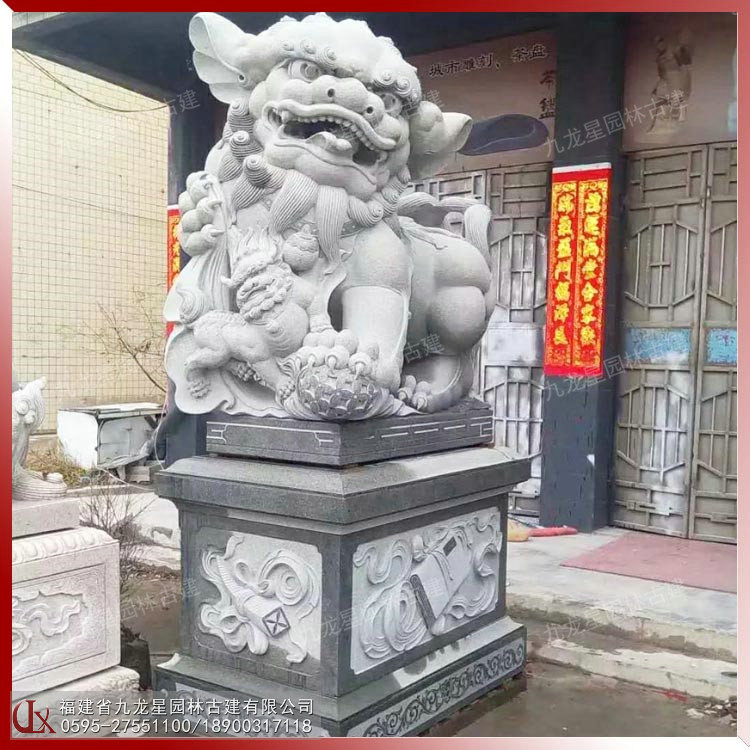 廟門(mén)口青石石獅子圖片