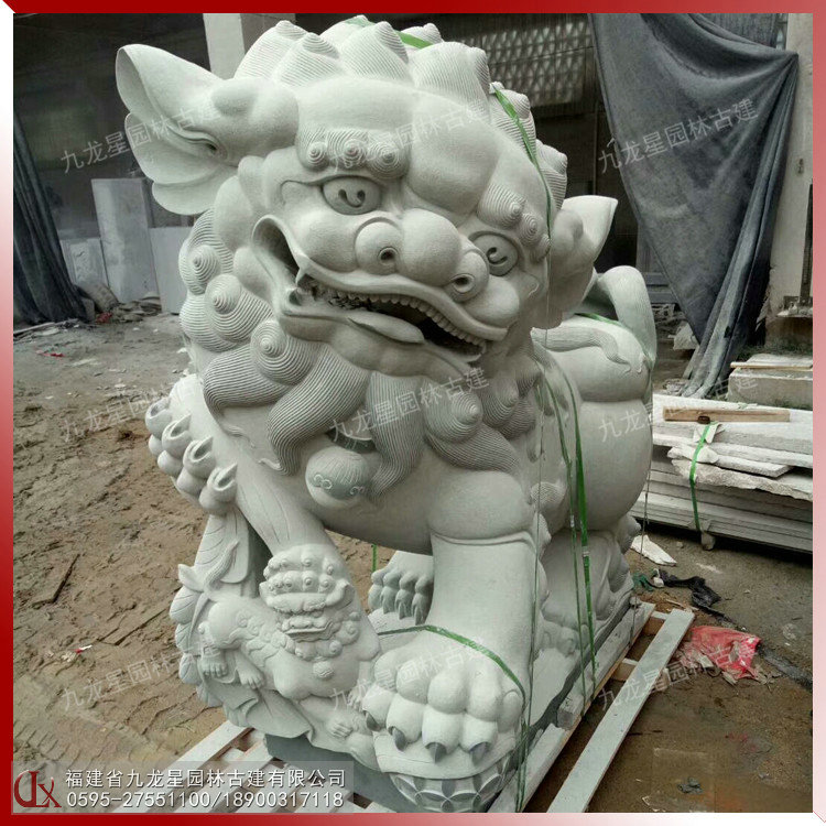 廟門(mén)口青石石獅子圖片