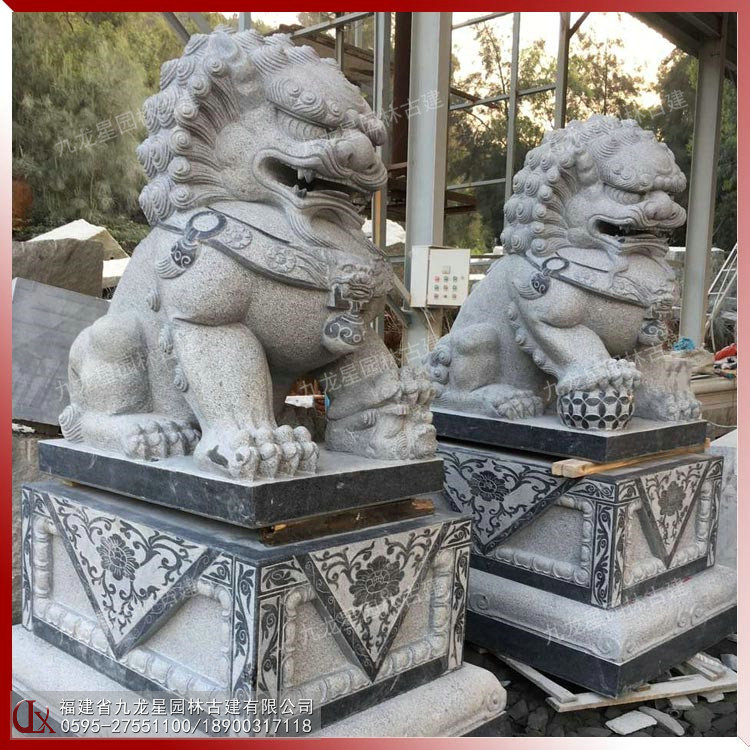 廟門(mén)口青石石獅子圖片