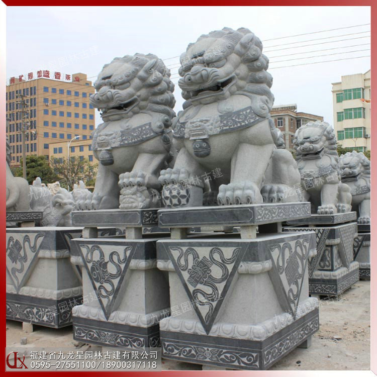 廟門(mén)口青石石獅子圖片