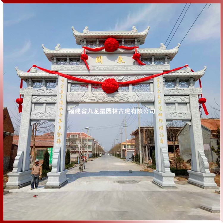 農村村口石雕牌坊圖片
